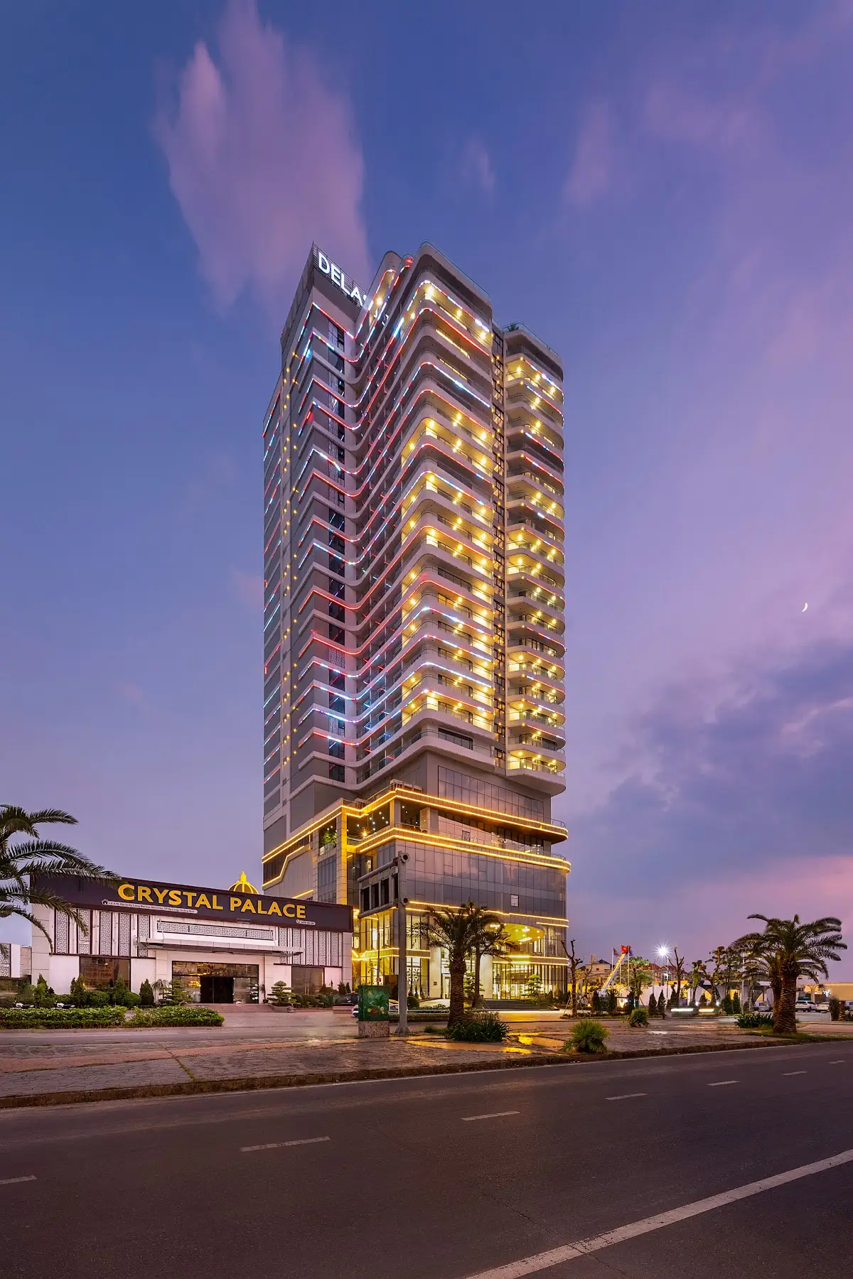 DeLaSea Ha Long Hotel - Modern Bayview Escape