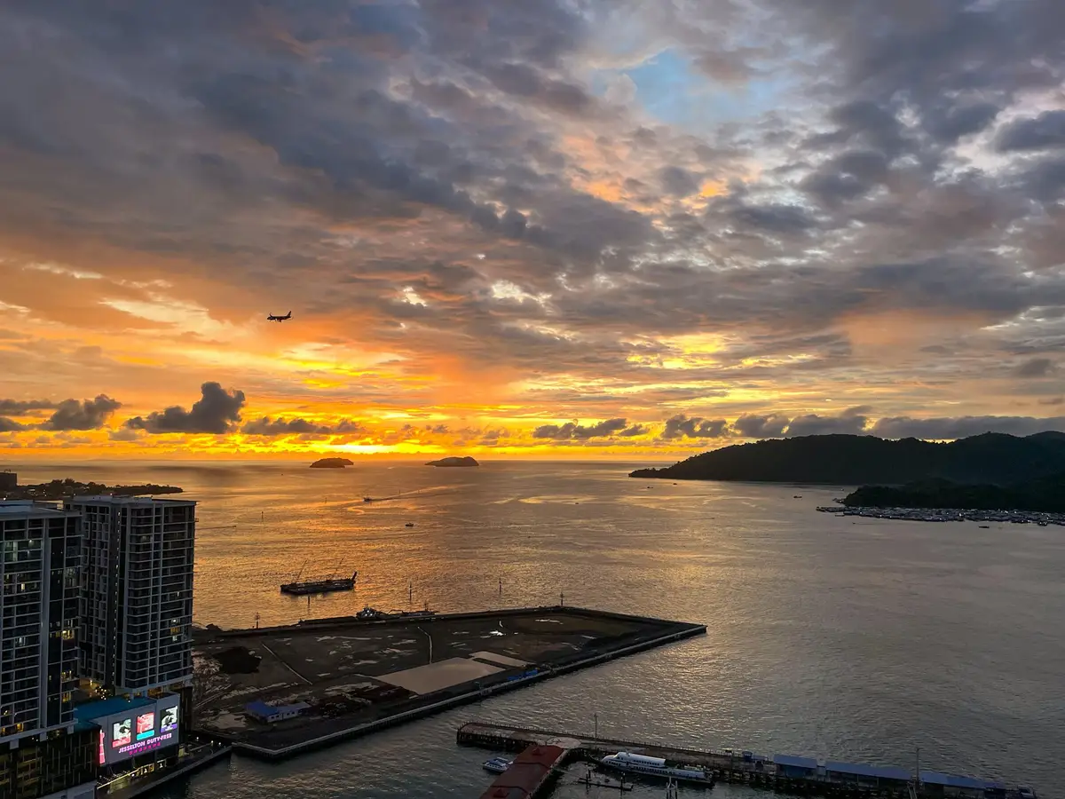 Jesselton Point Seaview Suites Kota Kinabalu